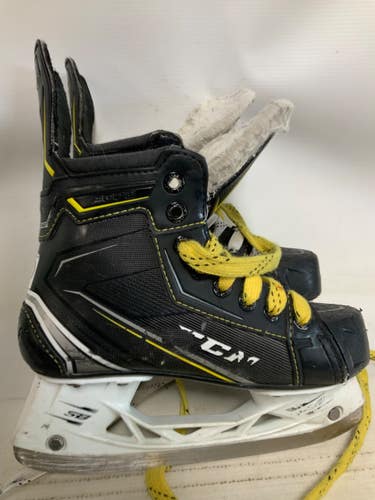 Used CCM TACKS 9070 Junior Hockey Skate Junior 02 11823-S000041034