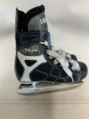 Used CCM 92 Junior Hockey Skate Junior 01 11823-S000041026
