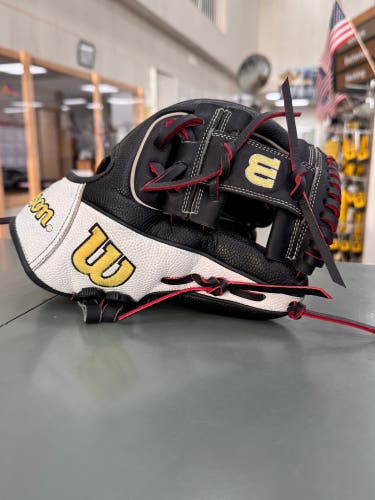 *Like New* 2025 Wilson A2000 RH Infield Baseball Glove 11.5" (Used)
