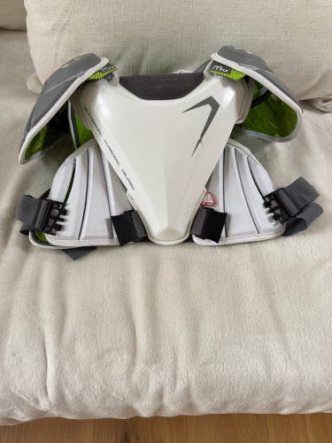 Medium Youth Maverik Max Shoulder Pads (Used)
