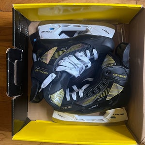 True Catalyst 7 Hockey Skates Size 5 (New)