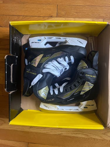 True Catalyst 7 Hockey Skates Size 5 (New)