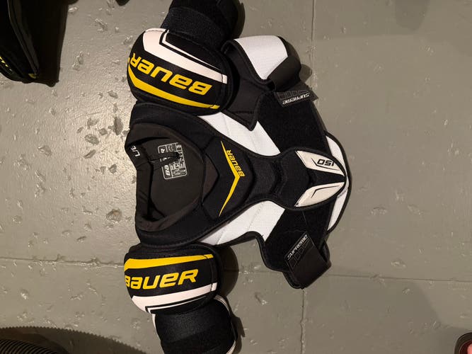 Large Junior Bauer Supreme 150 Shoulder Pads (Used)