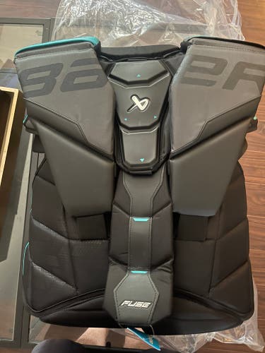 Brand new XL Bauer fuse goalie chest protector