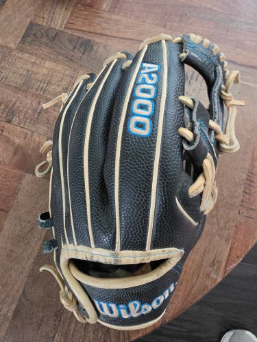 Wilson RH Infield A2000 Baseball Glove 11.5" (New)