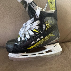 Black/Yellow 2023 Bauer Vapor X4 Hockey Skates Regular Width 13.5 (Used)