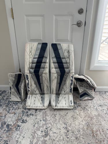 33" 2024 True Catalyst Px3 Regular Goalie Full Set (Used)