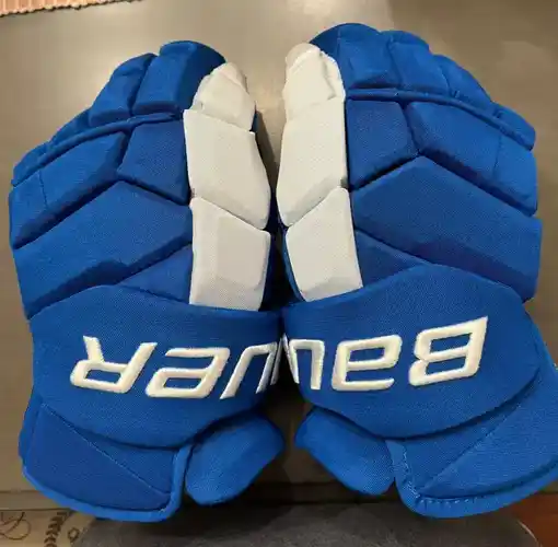 Devon Toews Retro nordiquesBauer Supreme Mach Gloves 14" Pro Stock
