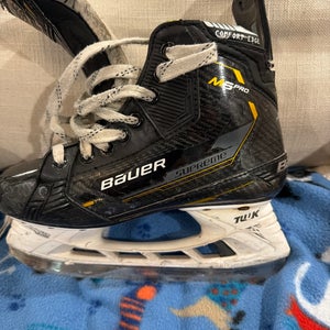 2022 Bauer Supreme M5 Pro Hockey Skates EEE Size 4 (Used)