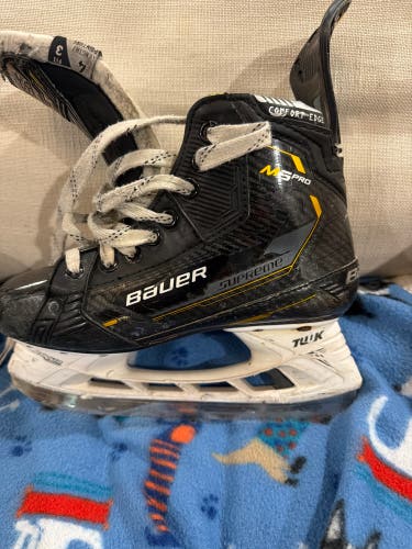 2022 Bauer Supreme M5 Pro Hockey Skates EEE Size 4 (Used)