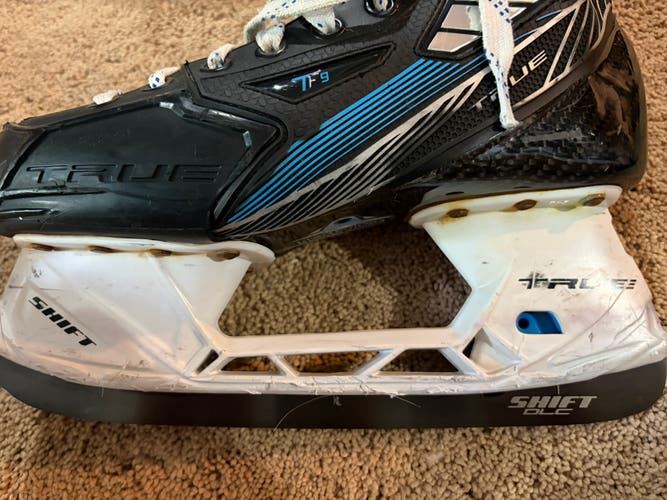 2021 True TF9 Hockey Skates Regular Width Size 5.5 (Used)