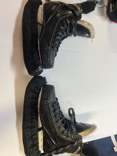 Black CCM AS-550 Hockey Skates Size 5 (Used)
