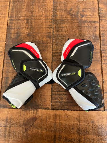 Intermediate Medium Bauer Vapor Hyperlite Elbow Pads (Used)