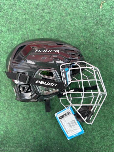 Black Medium Bauer Re-Akt 85 Helmet (New)