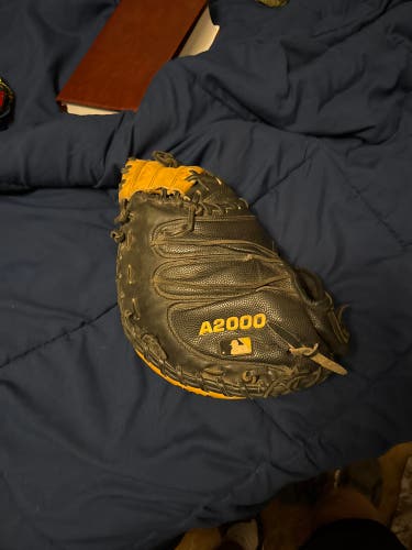Wilson A2000 RH Catcher's Baseball Glove 34" (Used)