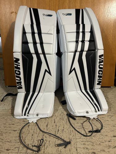32" Vaughn Velocity V9 Pro Goalie Leg Pads (Used)