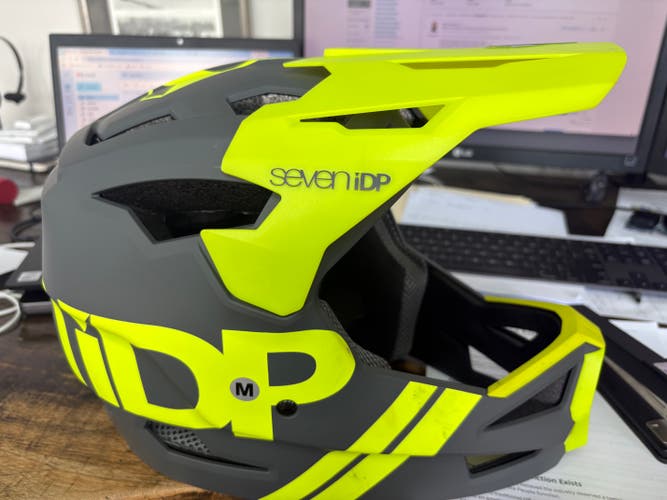 Seven Bike Helmet (Used Once) / 7 intelligent design protection (7iDP) (SeveniDP) Full face helmet