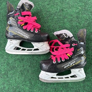 Junior Bauer Supreme M40 Hockey Skates (Regular) Size 1.5 (Used)