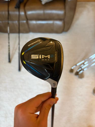 Men's TaylorMade SIM2 MAX Right Handed Fairway Wood Stiff Flex 5 Wood Graphite Shaft (Used)