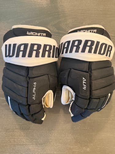 Warrior Alpha 4-Roll Wichita Thunder Pro Stock Hockey Gloves 14” Black (Used) 37173