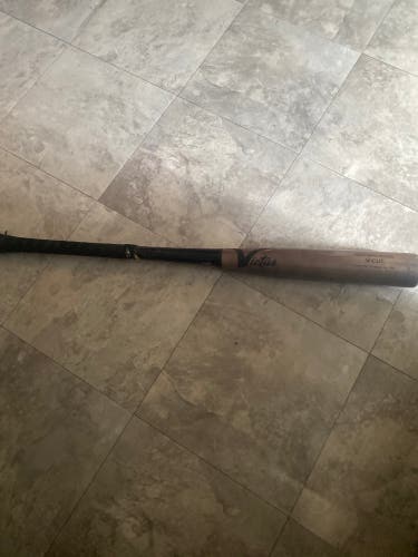 2023 Victus V-Cut Bat (-3) 32" (Used)