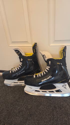 Bauer Supreme Hockey Skates Regular Width 10 (Used)