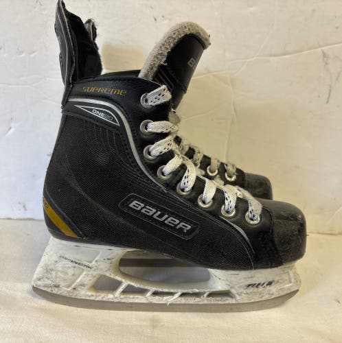Black Bauer Supreme One20 Hockey Skates Regular Width Size 2 (Used)