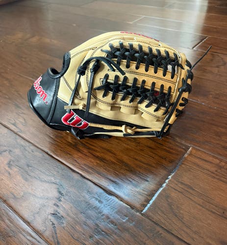 Wilson A2000 RH Infield/Pitcher Baseball Glove 11.75" (New)
