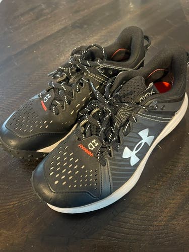 Black boy's 4.5Y (Big Kids / Youth) Youth Under Armour Yard Turf Shoes (Used)
