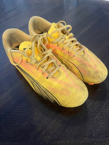 Yellow Kids 5.5Y (Big Kids / Youth) Puma Ultra Molded Cleats Cleats (Used)