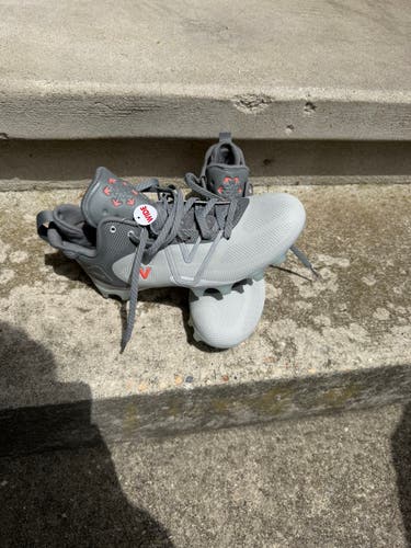 Gray Men's Size M 10.5 (W 11.5) Adult New Balance Freeze 4.0 Mid Top Molded Cleats (New)