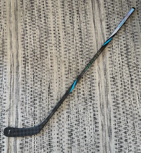 Junior Bauer Nexus Tracer Right Handed Hockey Stick P92 40 Flex (Used)