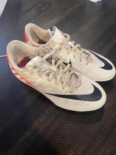 White Kids 4.5Y (Big Kids / Youth) Nike Mercurial Vapor 15 Molded Cleats Cleats (Used)