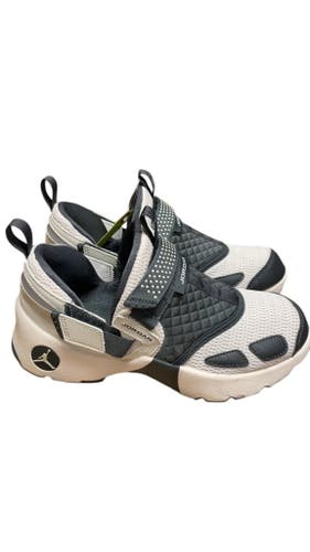 Jordan Trunner LX Sneakers - Grey/White - Size 8.5