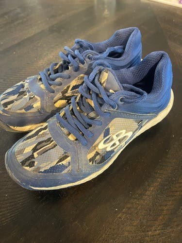 Blue Kid's 3.5Y (Big Kids / Youth) Youth Boombah Low Top Molded Cleats (Used)