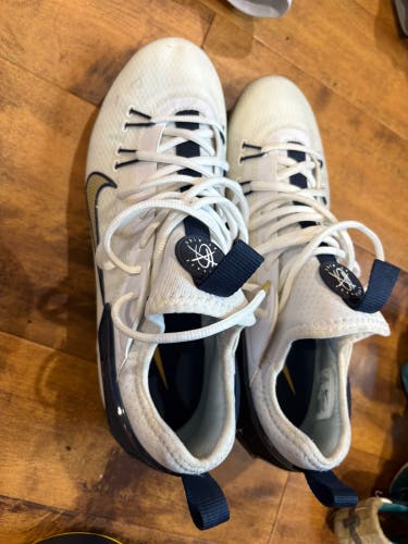 Unisex Size M 9.5 (W 10.5) Adult Nike Huarache Low Top (New)