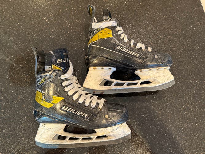 Bauer Supreme Ultrasonic Hockey Skates Regular Width 7.5 (Used)