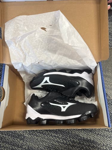 Black Women's Size M 5.0 (W 6.0) Mizuno Low Top (New)