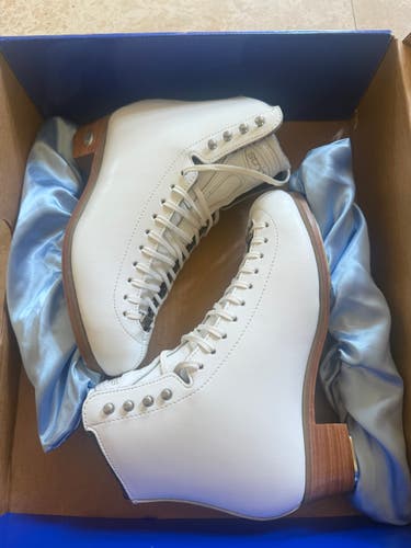 Riedell Figure Skates B Adult 6 (Used)
