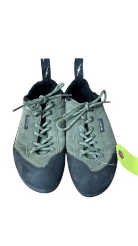 Evolv Rock Climbing Shoes - Size 6.5