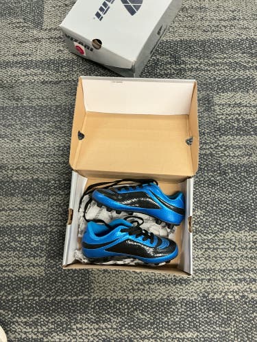 Unisex 11K (Little Kids) Cleats (New)