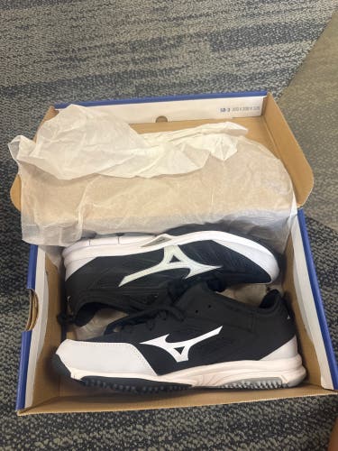 Black Men's Size M 9.0 (W 10.0) Mizuno Low Top Trainers (New)
