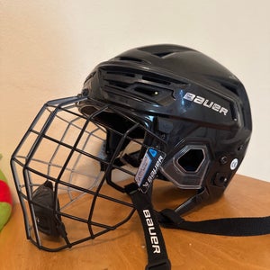 Medium Bauer Re-Akt 155 Helmet (Used)