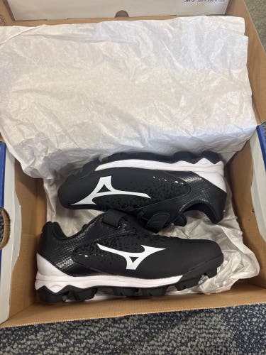 Black Kid's 4.5Y (Big Kids / Youth) Youth Mizuno Low Top (New)