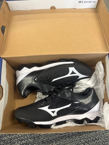 Black Women's Size M 5.5 (W 6.5) Mizuno Low Top (New)