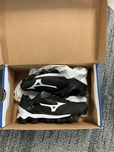 Black Women's Size M 8.5 (W 9.5) Mizuno (New)