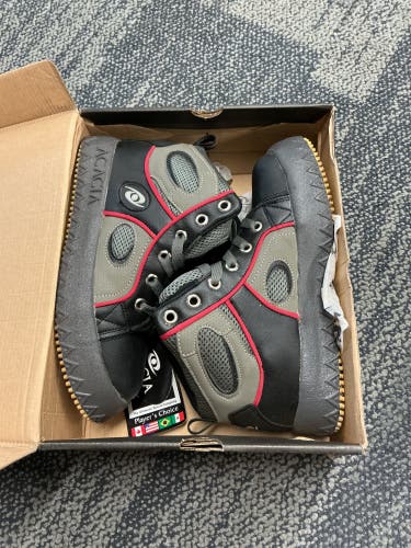 Unisex Size M 7.0 (W 8.0) Adult Shoes (New)