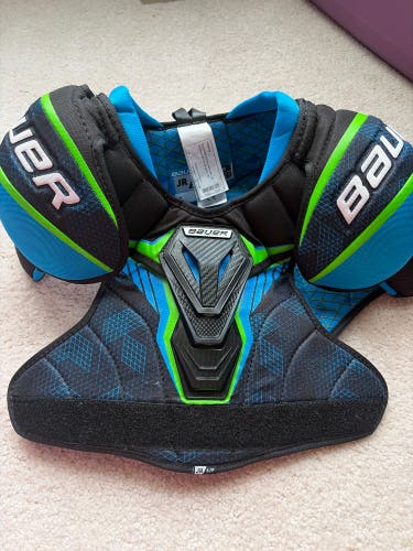 Small Junior Bauer X Shoulder Pads (Used)