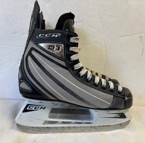Black/Gray CCM Vector 01 Hockey Skates Regular Width Size 5 (Used)