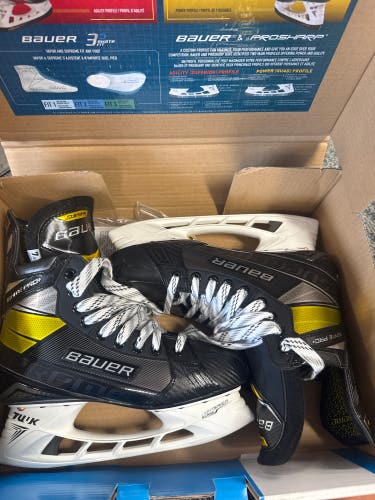 Black Bauer Supreme Ignite Pro+ Hockey Skates 7.5 (New)